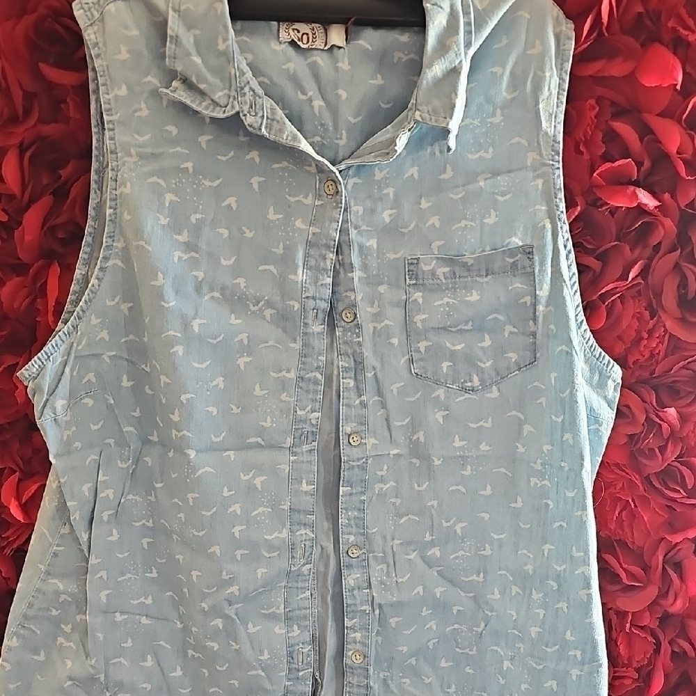 SO Girls Light Blue Sleeveless Button-Up Shirt With Bird Design Size XLarge